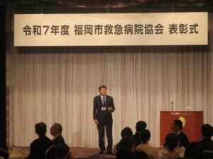 議長が挨拶をする様子