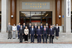 広州市人民代表大会常務委員会への表敬訪問の様子